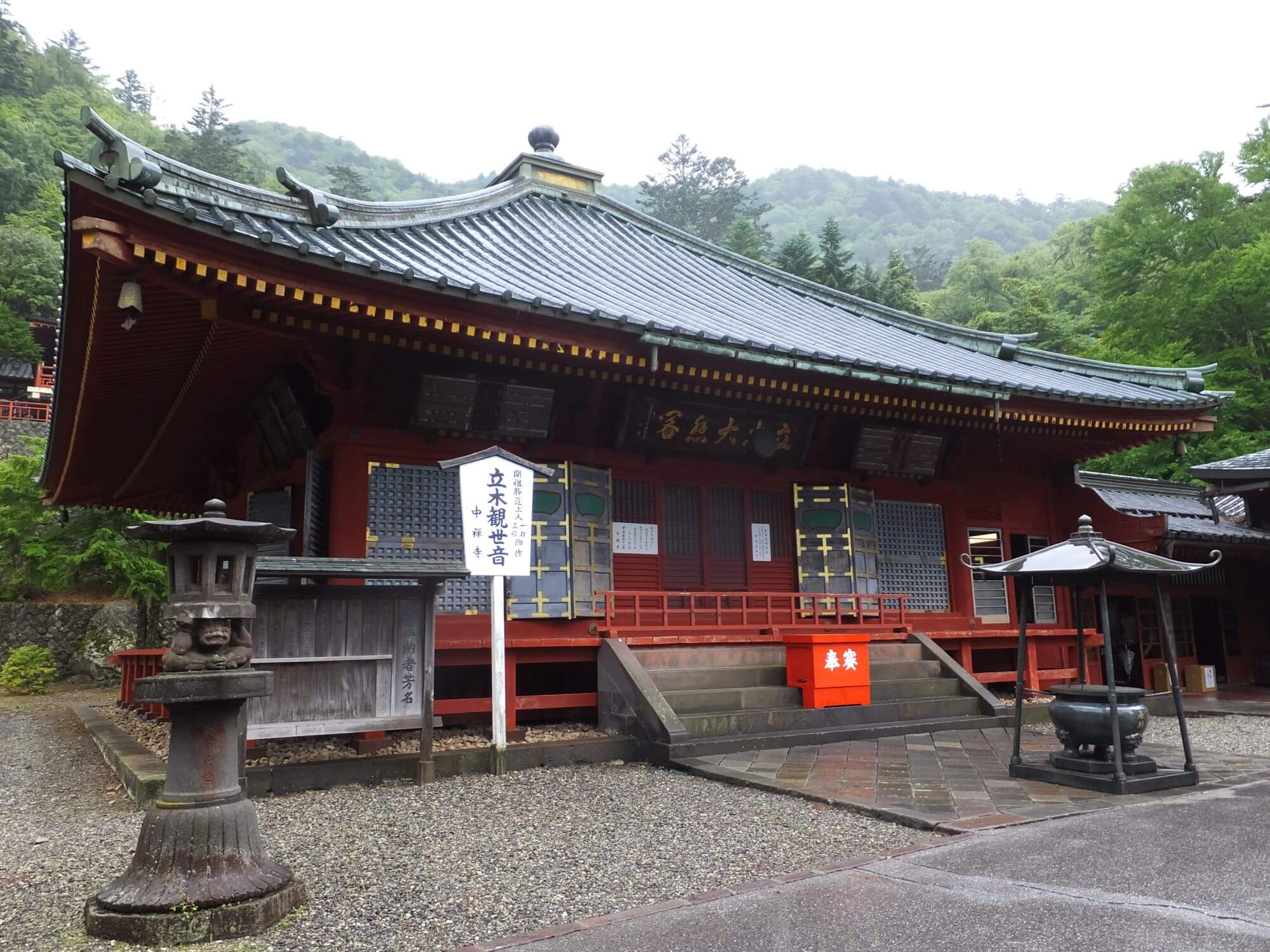 見仏入門】No.23 栃木県日光・中禅寺の仏像・見どころ/千手観音菩薩立像(立木観音)・立木仏について｜仏像リンク