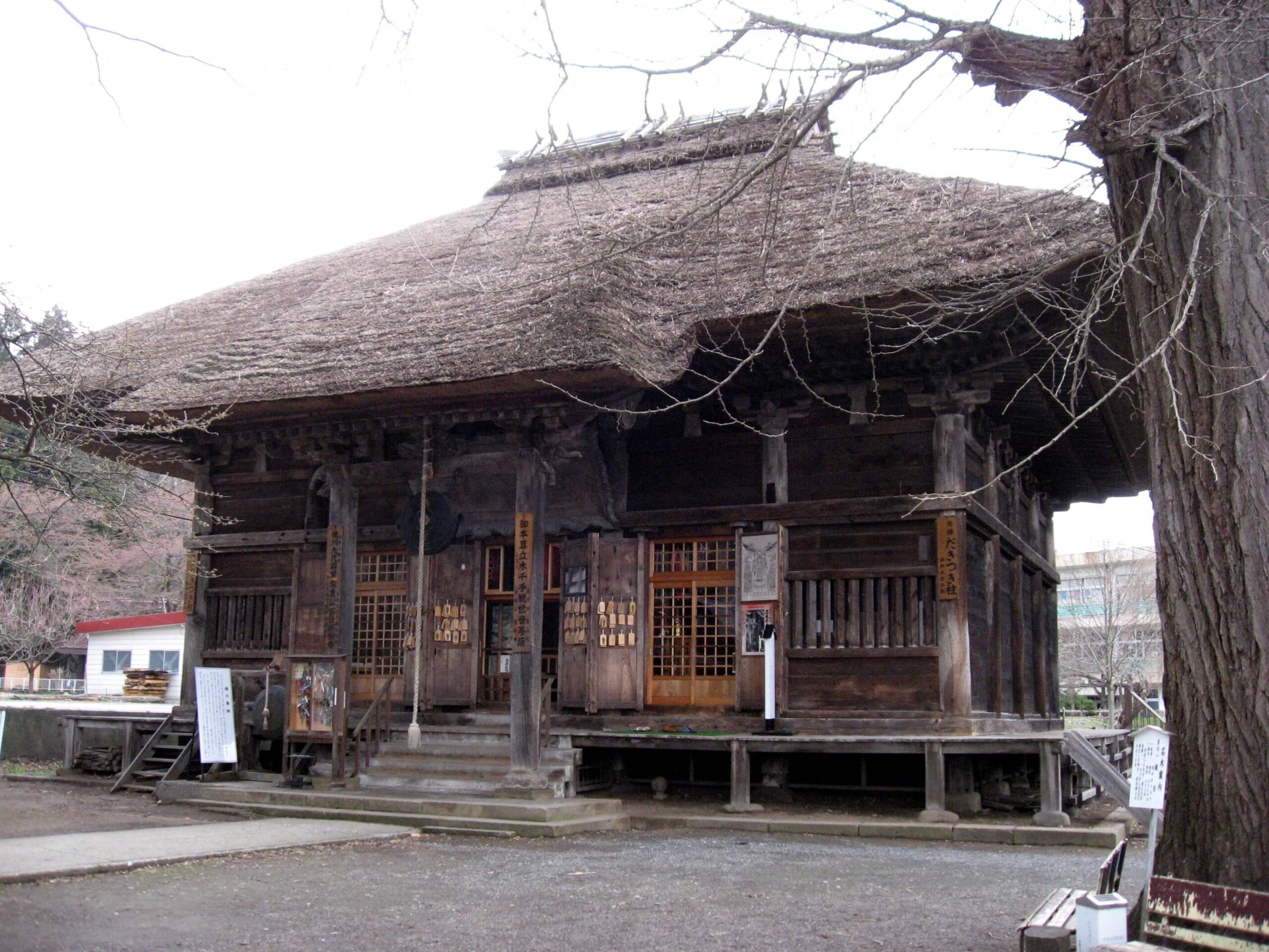 見仏入門】No.25 福島・恵隆寺の仏像・見どころ/千手観音立像(立木観音)・だきつき柱 ・二十八部衆像など｜仏像リンク